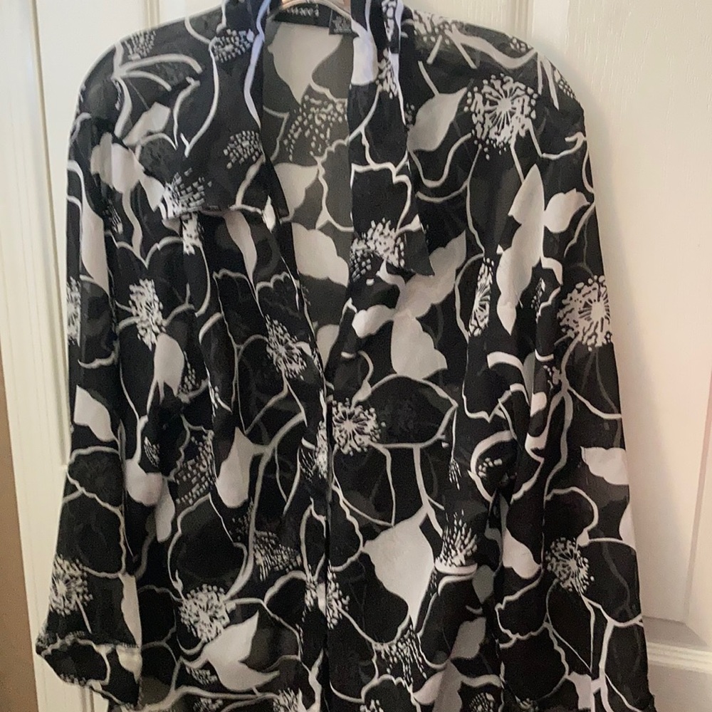 FINAL MARKDOWN Ladies’ Cassee’s Sheer Floral Blouse (3X)